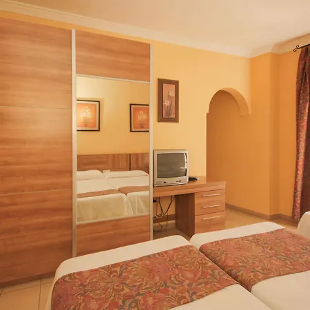 Guest house Costa Azul 2*